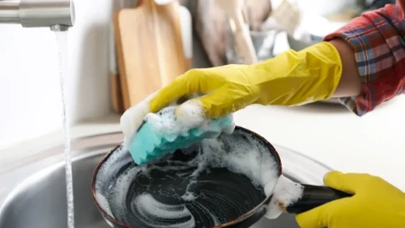 Sudovi su vam masni i posle pranja? Ne koristite sunđer pravilno, evo gde greše sve domaćice