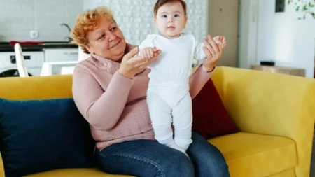 Svekrva mi uzima bebu iz ruku i govori "moja je": U unuci vidi samo svog sina, majci prekipelo