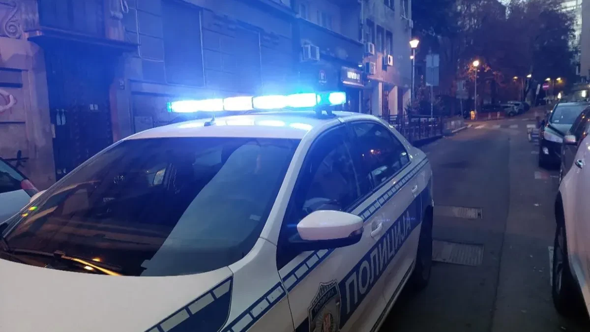 Maloletnici bežali od policije, „opel“ udario u službeno vozilo, pa ispaljen metak: Tužilaštvo traži prijave i protiv roditelja!