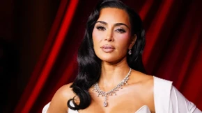 Skockala se dečku u čast: Kim Kardašijan u nežno roze izdanju, ovo se retko viđa!