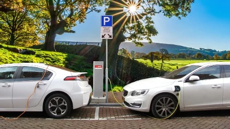 Otvoren prvi baterijski park za punjenje električnih vozila u Solunu 