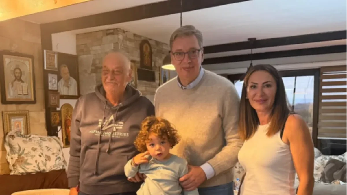 (FOTO) Susret koji je raznežio Vučića: Mali Vid mu poželeo pobedu, usledio emotivan odgovor