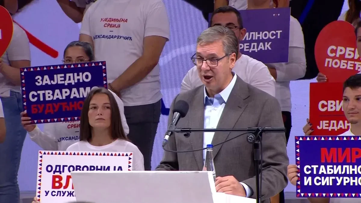 Vučić: Svaki okružni i opštinski centar mora da ima magnetnu rezonancu, skener, mamograf i rendgen