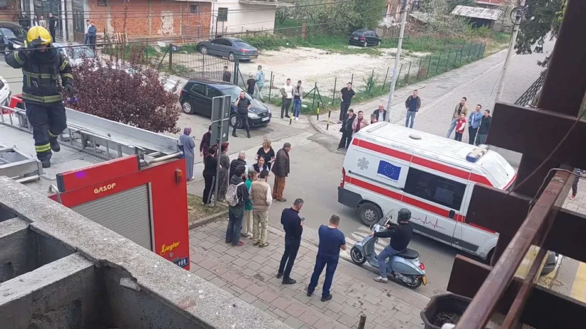 Poznato stanje devojke poja je pala sa zgrade u Novom Pazaru: Hitno prebačena na hirurgiju