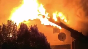 Dramatična scena u Zmajevu: Požar guta čitavu kuću (VIDEO)