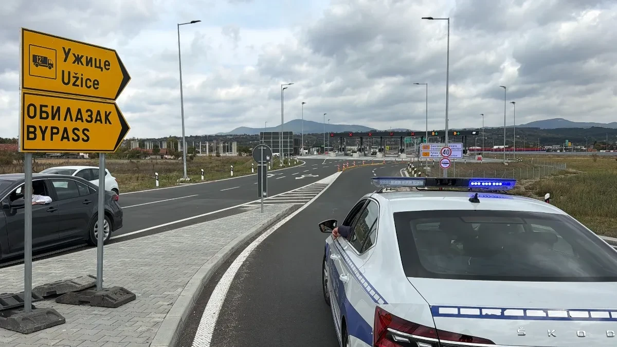 Požar na auto-putu "Miloš Veliki": Zatvoren ulaz u pravcu Beograda (FOTO)