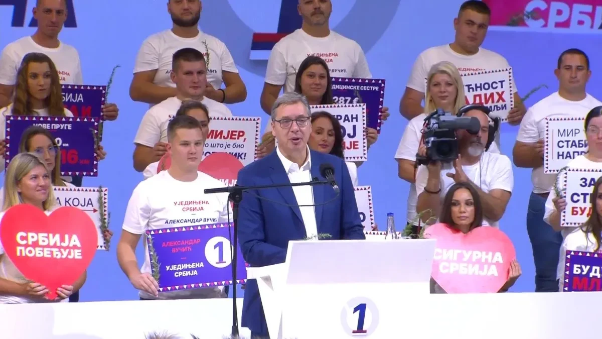 Vučić pitao protivnike skupa: „Šta vam je namera, da sprečite nekoga da govori?“