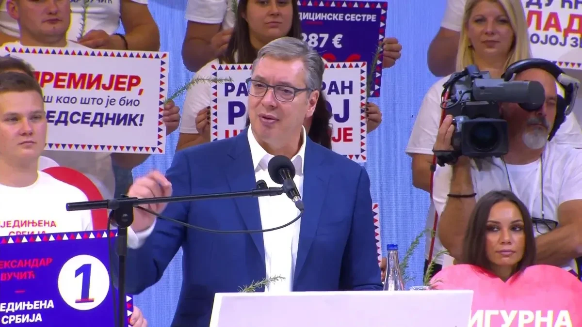 Kurtijev poslanik nosi majicu "Studenti pobeđuju"! Vučić: Stranci im daju milione na dnevnom nivou!