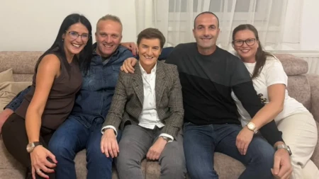 Ana Brnabić poslala moćnu poruku narodu: Sa porodicom i građanima ujedinjeni do pobede 25. oktobra!
