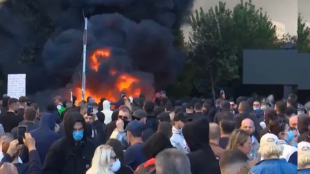 Studenti zapalili Tiranu! Rat na ulicama demonstranata i policije, sumnje u strano mešanje! (VIDEO)