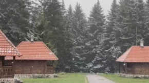 Ovde sada veje sneg! Hladna i oštra jesen u ovom delu Srbije traje uveliko (VIDEO)