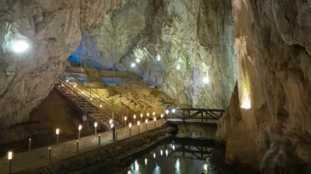Ogroman ulaz, bigrene kade i vodopad - meštani su slučajno otkrili tajnu ove pećine na Zlatiboru