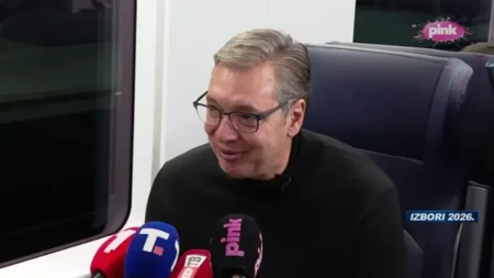 Stranci ih plaćaju, moraju da se dokazuju!“ Vučić iz voza sasuo optužbe na račun političkih protivnika!