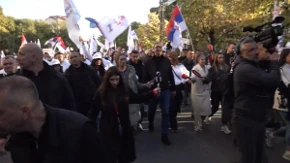 Vučić se obratio tokom šetnje kroz Novi Sad: "Srbija jača, svi su se ujedinili protiv nje!" 