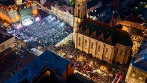 Preko 100.000 ljudi kao jedno biće! Lista "Aleksandar Vučić - Ujedinjena Srbija" demonstrirala potpunu dominaciju – Novi Sad grmeo