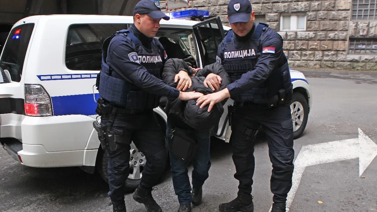 Mladić (21) podstrekao dvojicu da zapale lokal na Novom Beogradu?! Policija sprečila paljevinu, tužilaštvo traži pritvor