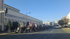 Bruje mašine od ranog jutra! Domaćini sa traktorima stigli u Novi Sad, reka ljudi ide da podrži Vučića!