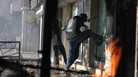 Opšti haos u Tirani! Policija gađa demonstrante gumenim mecima, bukti nasilje u Albaniji