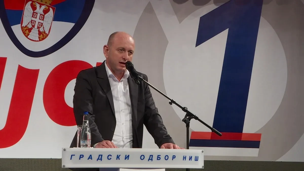 Vučević i Knežević na predizbornoj konvenciji u Nišu: Ne dozvolite da se Srbija vrati decenijama unazad (VIDEO)