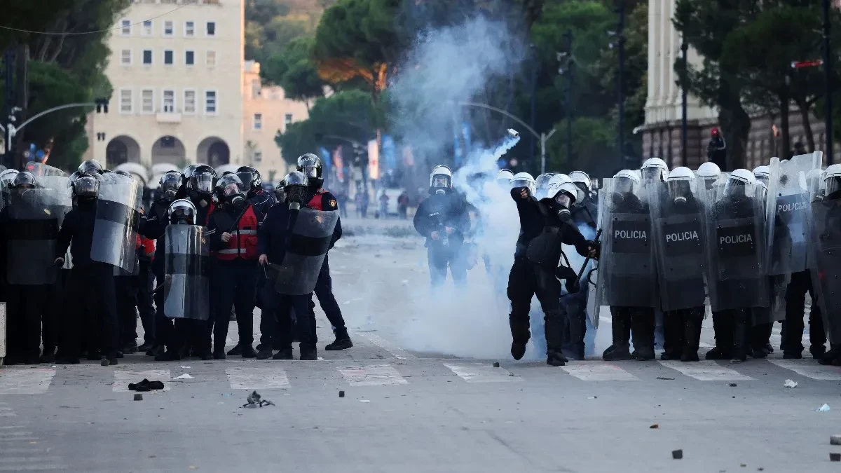 Četiri dana protesta u Albaniji, broje se povređeni, opšti haos na ulicama!