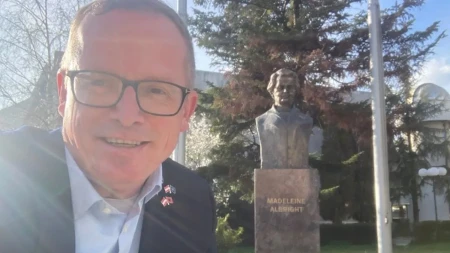 Evo ko lobira za "studentsku" listu: Felinger tražio da se ukloni spomenik Milici Rakić i umesto njega postavi bista Medlin Olbrajt!