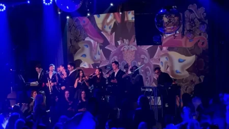Zagrevanje pred solistički koncert: Chegi bend napravio ludnicu u Beogradu uoči spektakla, publika u transu 