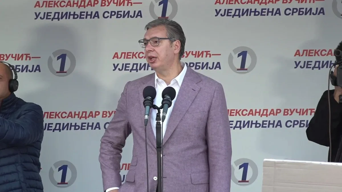 „Plata je bila 275 evra, danas je 902!“ Vučić u Kruševcu podsetio na velike promene