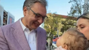 "Danas sam upoznao malu Dimitru iz Kruševca" Vučić: Osmeh naše dece najlepši je podsetnik...