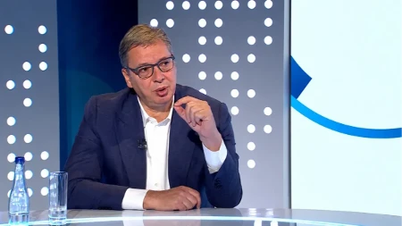 Neispričana Vučićeva anegdota sa leta za Njujork: Pogledao sam ga u oči i pitao - sine, šta sam ti to toliko loše uradio u životu?