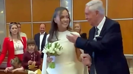 Majka joj je poginula kada je imala samo 40 dana, a sada ju je otac sa suzama u očima odveo do oltara: Ćerka Ene Begović izgovorila sudbonosno „da“