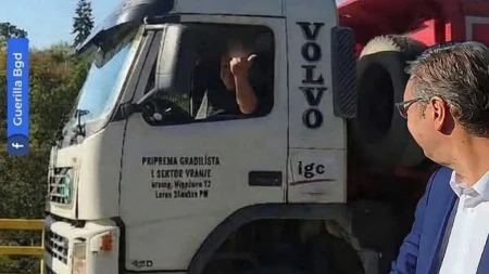 Jezivo čime se bave blokaderi! Montirali srednji prst vozaču kamiona, a ovo je istina (VIDEO)
