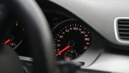 Svi misle da je 90 km/h najštedljivije, ali istraživanje pokazuje drugačije: Pri ovoj brzini automobil troši najmanje goriva
