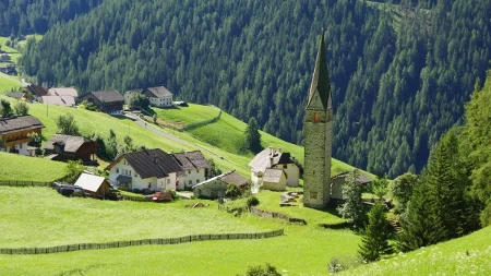 Koliko samo izgleda kao skupo zimovalište - mesto u Dolomitima koje privlači turiste tokom cele godine