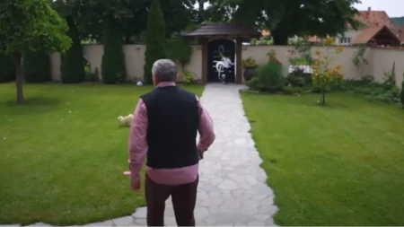 Ovo je lukuzna vila našeg pevača: Porodični dom u rodnom mestu oronuo, a ovde je uložio bogatstvo