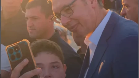 Vučić poslao jasnu poruku: „Sedim samo na jednoj srpskoj stolici i tako će ostati“