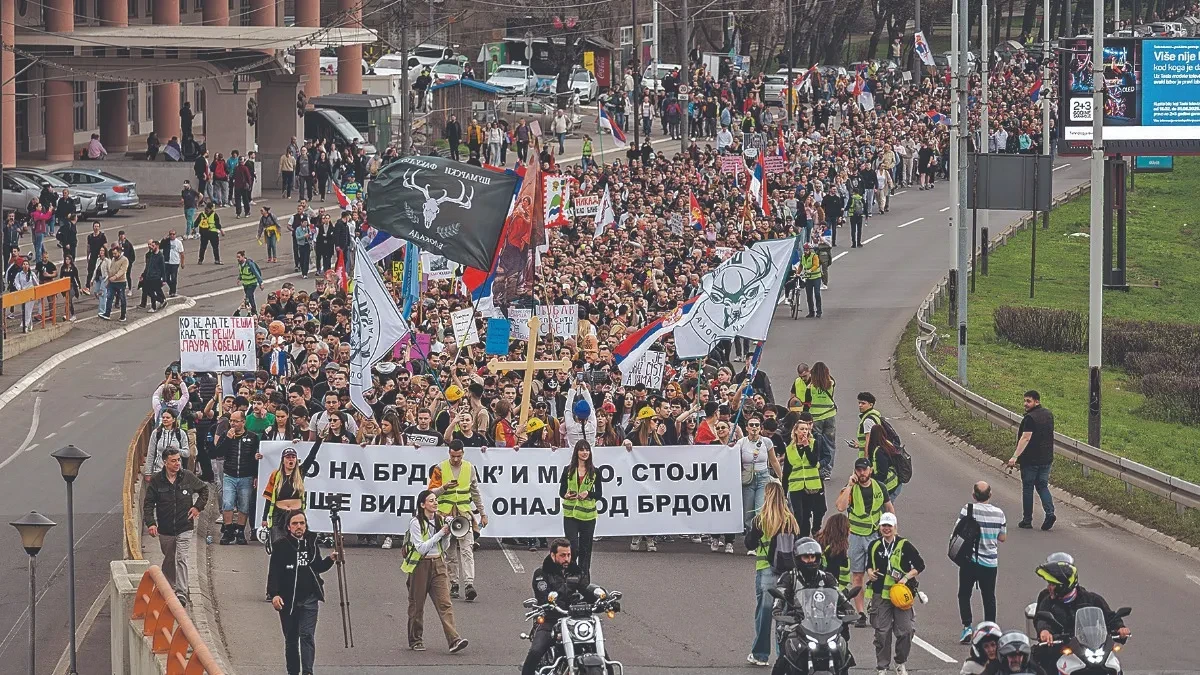 Simpatizeri tzv. studentske liste kopiraju Hitlera i Musolinija: Plenumaši kopiraju fašiste, najavili  4 kolone koje marširaju na Beograd