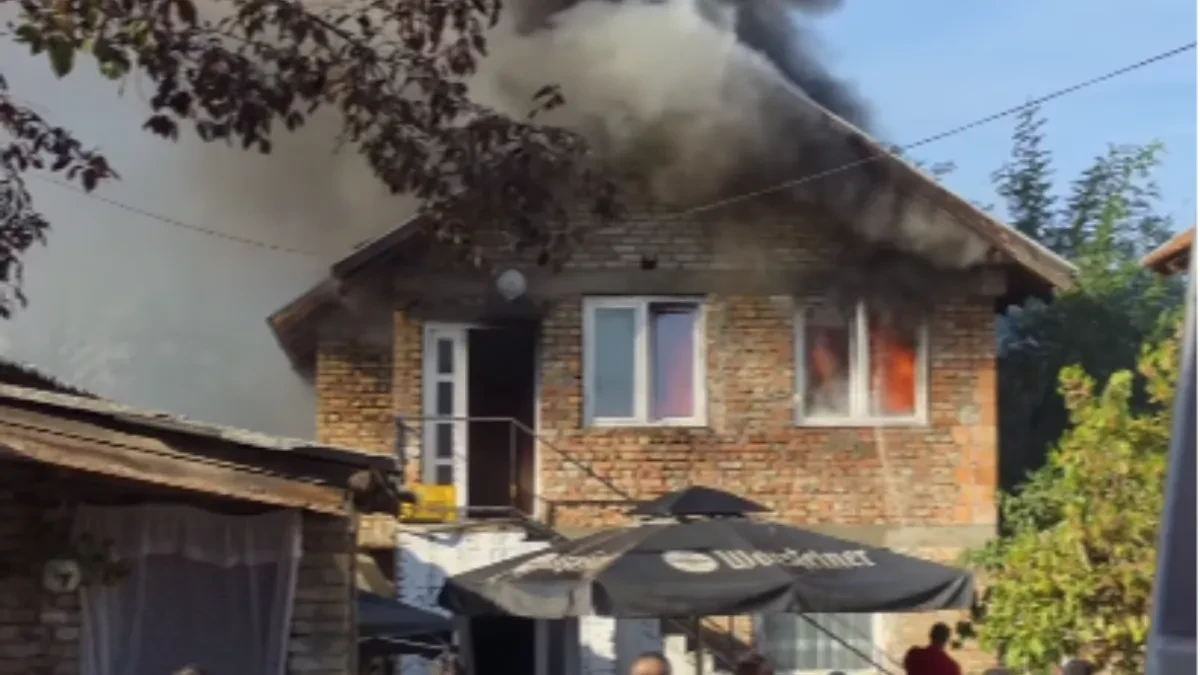 Gori porodična kuća u Novom Sadu: Gledaju kako im nestaje sve što su stvarali (VIDEO)