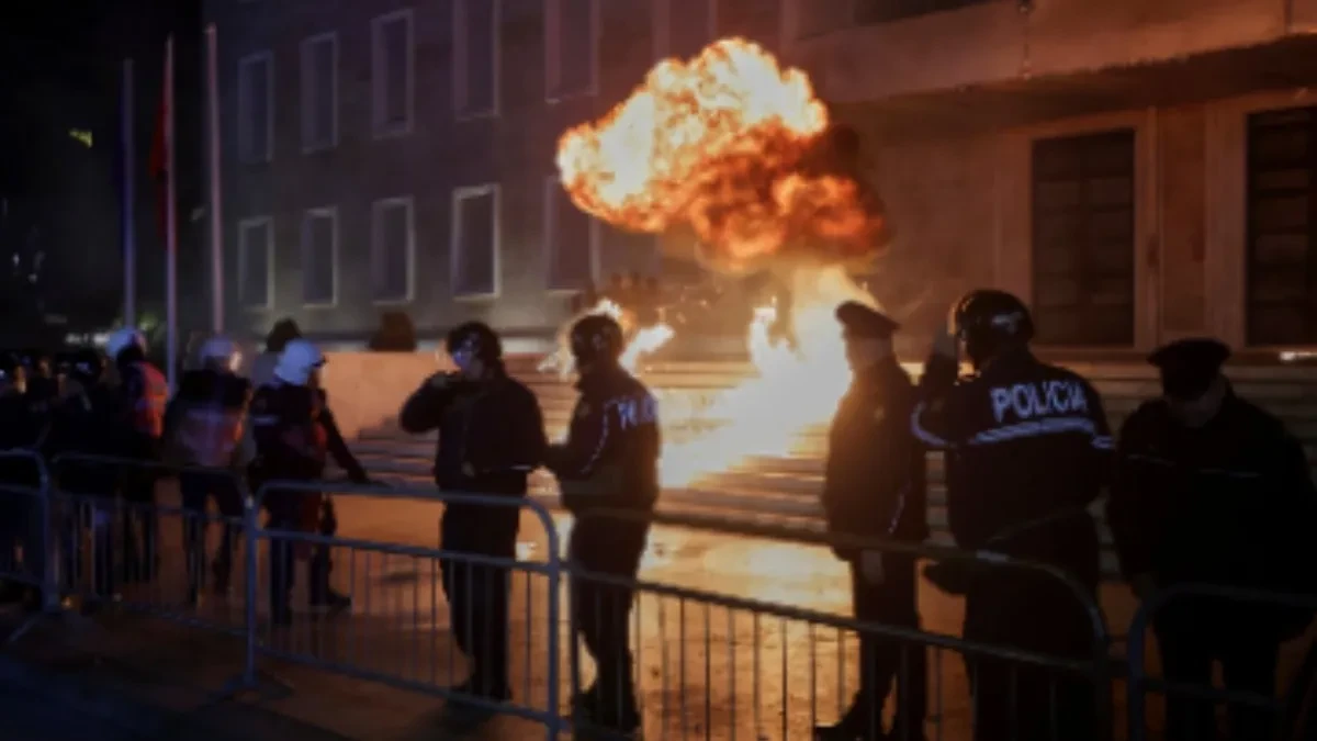 Tirana gori! Buknuli žestoki neredi, Molotovljevi kokteli lete na zgradu Edija Rame