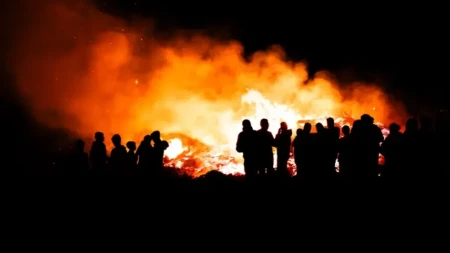 Veliki požar kod Mladenovca: Zapalila se deponija, sela u okolini prekrivena dimom (FOTO)