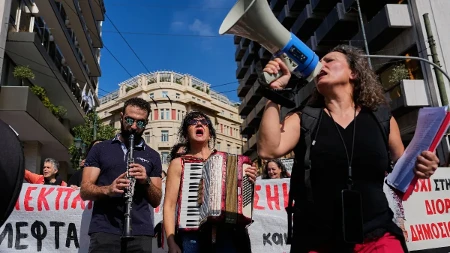 Zapaljena i Grčka! Blokaderi prave haos na ulicama, masovna hapšenja, rade pendreci!