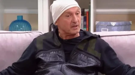 Pevač sad dobio dete u 7. deceniji, a zbog vanbračne ćerke je završio na sudu! Dete nazvao proizvodom