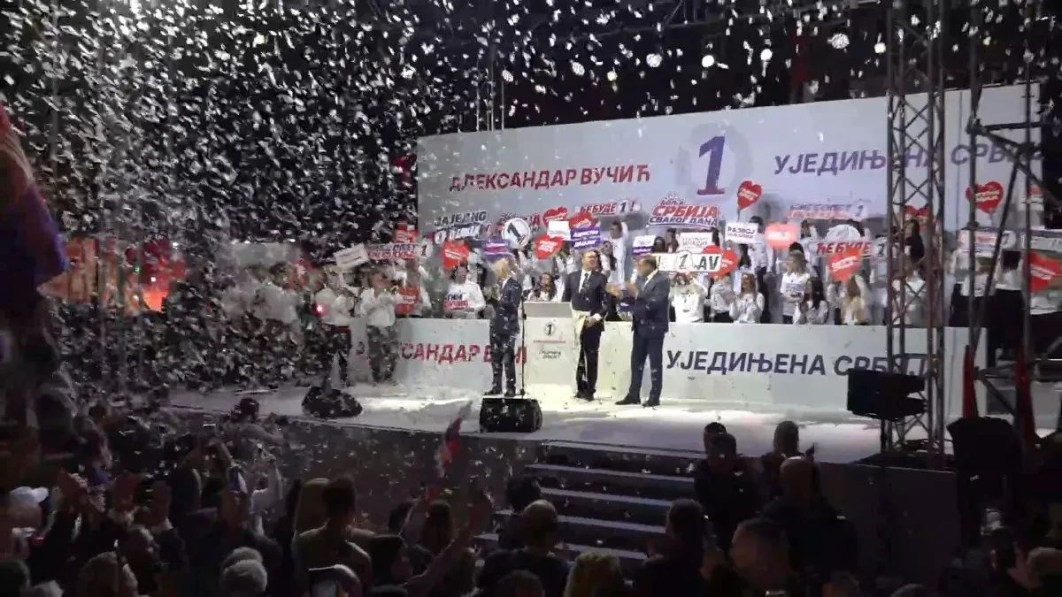 „Hvala vam što ste izdržali, junaci moji!“ Vučić pred Nišlijama položio zakletvu: „Srbija je stena koju niko neće slomiti! Sve što ste mi dali, vratiću vam radom!“