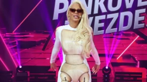 Ma, da li je moguće? Evo koji broj cipela nosi Jelena Karleuša, teško ćete ih naći u prodavnicama