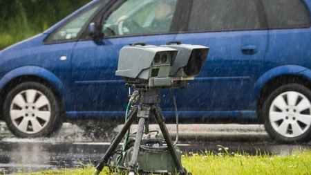 Na kojoj udaljenosti radar može da vas snimi? Brojka je veća nego što mnogi vozači misle