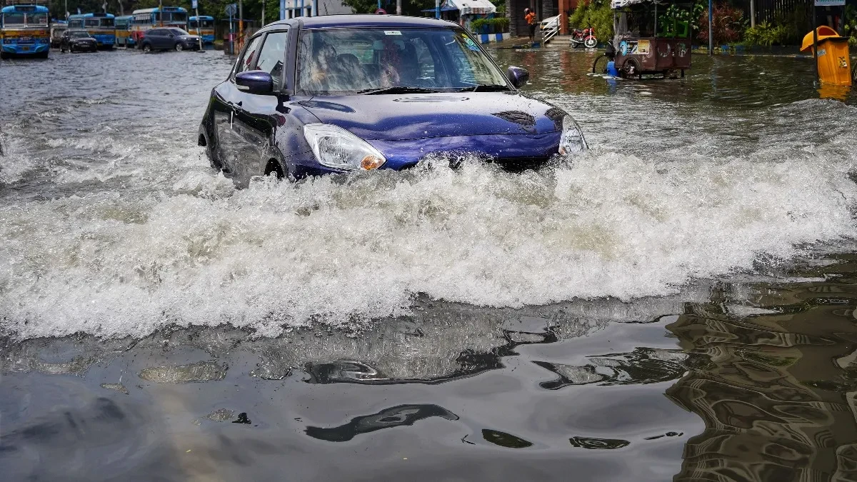Čovek je video automobil kako tone u nabujaloj reci: Nije oklevao ni sekunde - skočio je da spase vozača