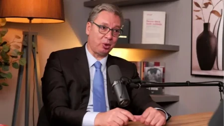 Vučić jasan: "Politika će izaći iz škola"