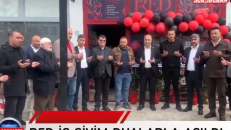 Neverovatna scena u Turskoj! Otvorili prodavnicu erotskog veša, a onda su političari počeli da se mole!