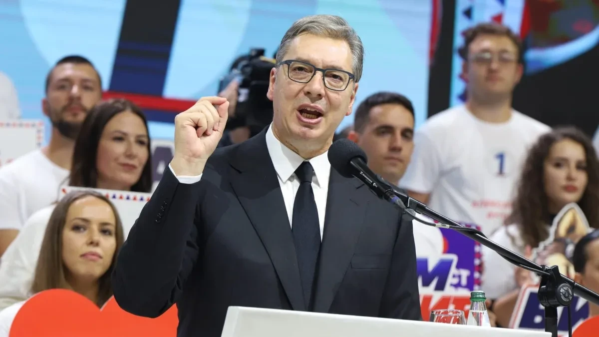 "Hoće da proteraju kineske investitore i ostave hiljade radnika bez hleba!" Vučić sa Novog Beograda poručio: Ne damo fabrike i stabilnost!