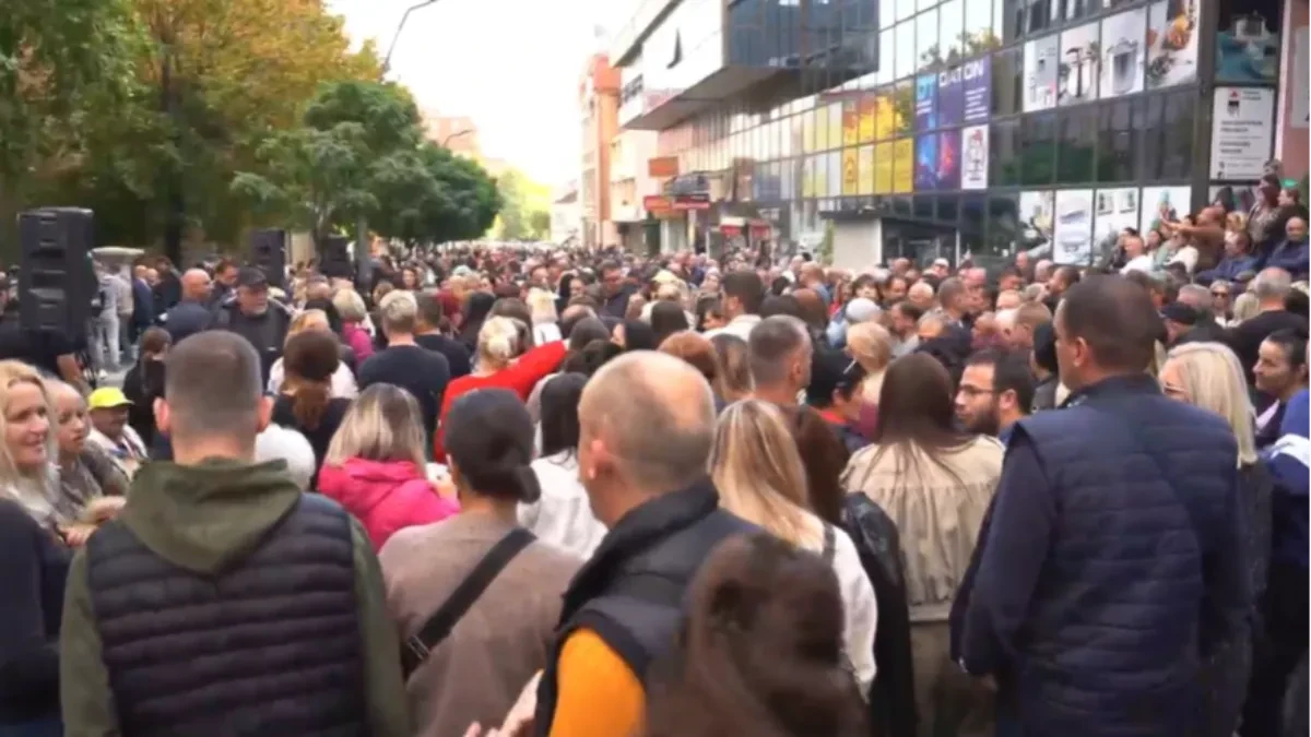Vranje ustalo za Aleksandra Vučića! Reka naroda preplavila ulice – Vranjanci poslali veličanstvenu poruku (VIDEO)