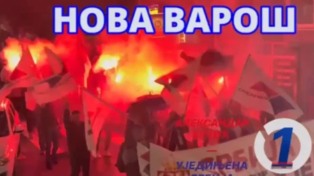 „Srbija pobeđuje!“ odjekuje Novom Varoši! Zastave, baklje i velika povorka podrške listi „Aleksandar Vučić – Ujedinjena Srbija“ (VIDEO)